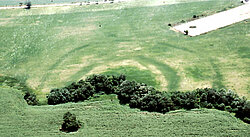 Fig. 5 Fidvár near Vráble 2002: aerial view of the settlement and the two enclosing ditches (source: Kuzma 2005).