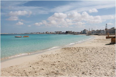 Hier wäre ein Bild des Strandes von Marsa Matruh zu sehen.