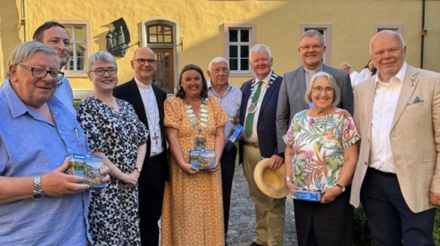 George Jones (Irish-German Society Wicklow), Consul General James O'Shea (Munich), Ambassador Maeve Collins (Berlin), Bishop Dr Franz Jung, Caroline Winstanley (Wicklow), Pat Doyle, Malachai Duddy (Bray), Vicar General Dr Jürgen Vorndran, Traute Gottschalk and Matthias Fleckenstein. Photo: Michaela Fleckenstein.