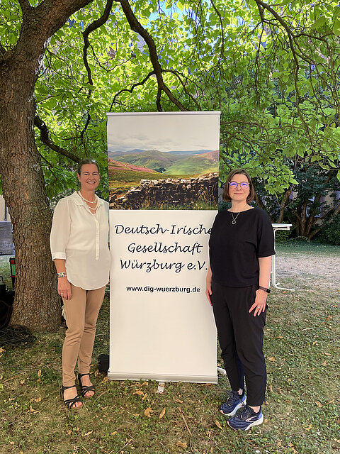 Prof. Dr. Maria Eisenmann and Prof. Dr. Ina Bergmann of Irish Studies Würzburg (ISWÜ) at the DIG’s anniversary celebration. Photo: Ina Bergmann