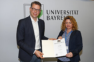 Verleihung "Preis für gute Lehre" für das Jahr 2022 durch Markus Blume Bayerischer Staatsminister für Wissenschaft und Kunst an der Universität Bayreuth
an Dr. Susanne Dinkl Julius-Maximilians-Universität Würzburg
Fotograf Peter Kolb 
