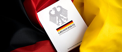 Seit dem 23. Mai 1949 regelt das Grundgesetz das Zusammenleben in Deutschland.
