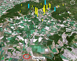 Abb. 2 Satellitenbild mit der Lage der Siedlung Fidvár bei Vráble und Metallvorkommen in Sedimenten des Flusses Žitava und ihren Quellbächen. Gelb: Gold, Blau: Zinn (Quelle: Google Earth; nach Bakos/Chovan 2004).