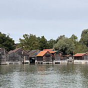 Traditionelle Fischerhäuser am Ammersee. 