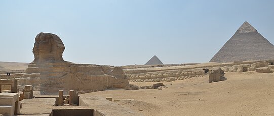 Hier wäre ein Bild der Sphinx und der großen Pyramiden auf dem Giza Plateau zu sehen.