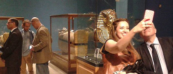 Hier wäre ein Bild der Goldmaske des Tutanchamon während der Jubiläumsfeier zu sehen.